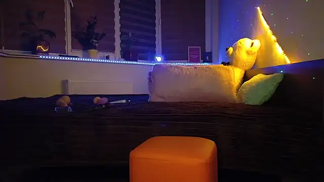 Denny Brenda online show from February 3, 5:18 am