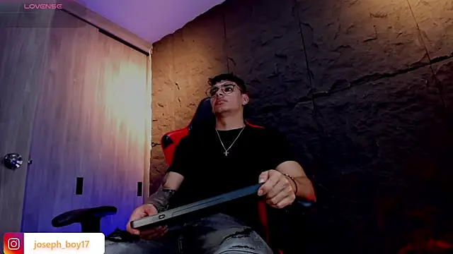 Snapshot of joseph_boy chatting on November 3, 11:44 am joseph boy online show from November 3, 11:44 am