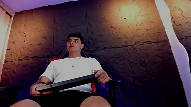 Snapshot of joseph_boy chatting on November 7, 11:54 am joseph boy online show from November 7, 11:54 am