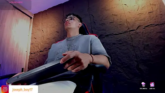 Snapshot of joseph_boy chatting on November 9, 11:52 am joseph boy online show from November 9, 11:52 am