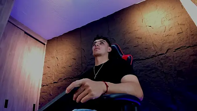 Snapshot of joseph_boy chatting on November 13, 12:15 pm joseph boy online show from November 13, 12:15 pm