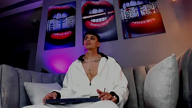 Snapshot of joseph_boy chatting on November 16, 12:22 pm joseph boy online show from November 16, 12:22 pm