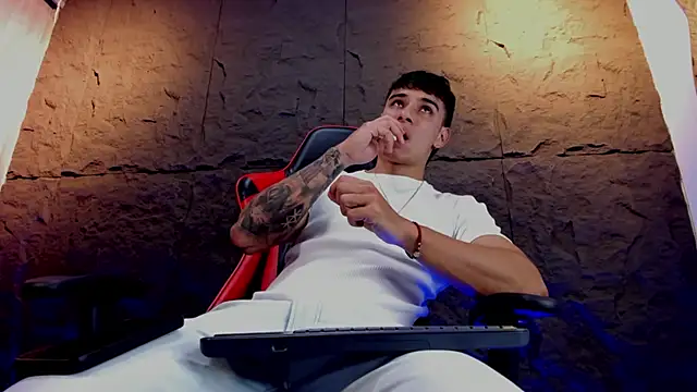 Snapshot of joseph_boy chatting on December 15, 11:47 am joseph boy online show from December 15, 11:47 am