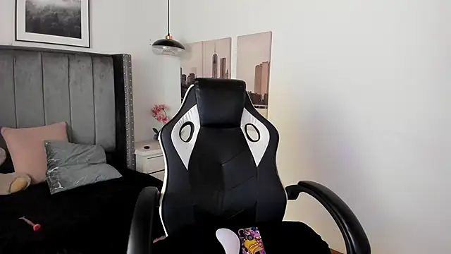 Alaia Cute online show from February 6, 2:33 am