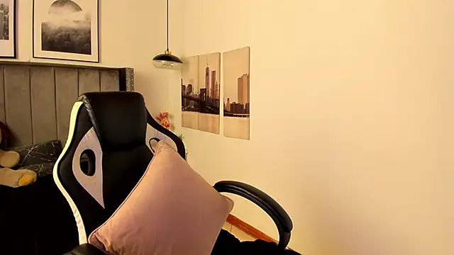 Alaia Cute online show from March 10, 3:01 am