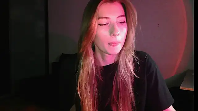 Snapshot of ErikaShyy chatting on December 30, 1:14 pm ErikaShyy online show from December 30, 1:14 pm