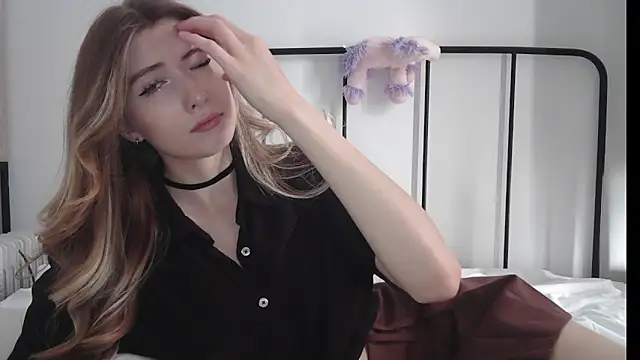 ErikaShyy online show from July 8, 9:47 am