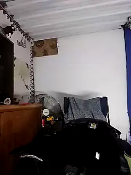 Snapshot of bull_Giant chatting on December 7, 8:27 pm bull Giant online show from December 7, 8:27 pm