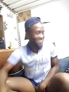 Snapshot of bull_Giant chatting on December 10, 8:16 pm bull Giant online show from December 10, 8:16 pm