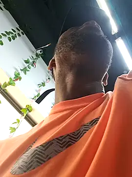 Snapshot of bull_Giant chatting on December 12, 8:03 am bull Giant online show from December 12, 8:03 am