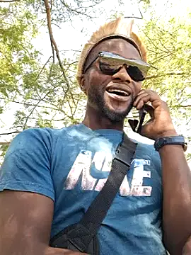 Snapshot of bull_Giant chatting on December 13, 11:55 am bull Giant online show from December 13, 11:55 am