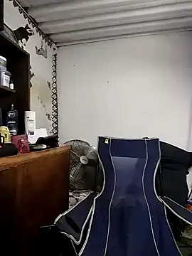 Snapshot of bull_Giant chatting on December 13, 8:04 pm bull Giant online show from December 13, 8:04 pm