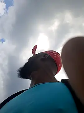 Snapshot of bull_Giant chatting on February 3, 3:27 pm bull Giant online show from February 3, 3:27 pm