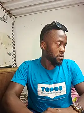 Snapshot of bull_Giant chatting on February 4, 11:49 pm bull Giant online show from February 4, 11:49 pm