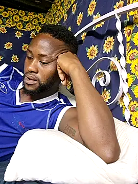 Snapshot of bull_Giant chatting on February 7, 2:19 am bull Giant online show from February 7, 2:19 am