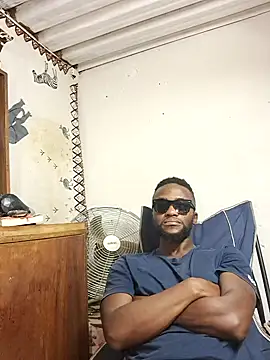 Snapshot of bull_Giant chatting on February 9, 10:54 pm bull Giant online show from February 9, 10:54 pm