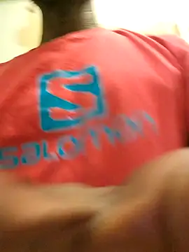 Snapshot of bull_Giant chatting on March 5, 8:53 pm bull Giant online show from March 5, 8:53 pm