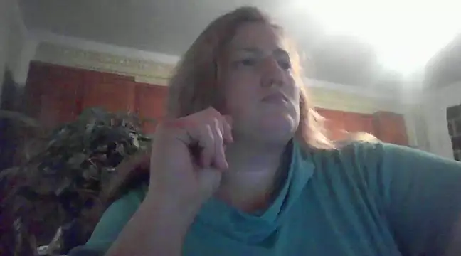 Snapshot of GoldenPearl29 chatting on December 6, 1:44 pm GoldenPearl29 online show from December 6, 1:44 pm