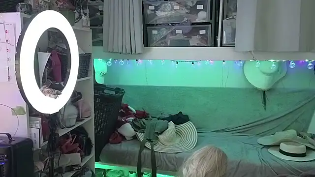 cunty tranny lydia online show from March 31, 5:19 am