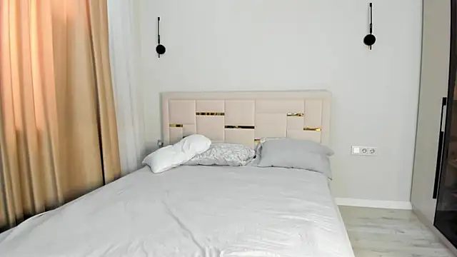 Lola Peach online show from February 28, 6:03 am