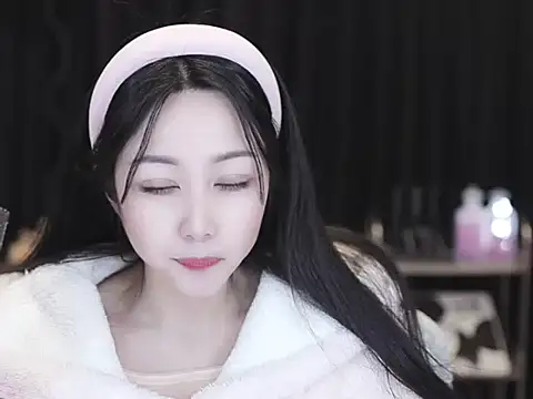 Nuyoah-77 online show from February 25, 12:15 pm