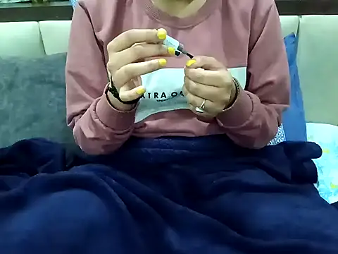 Snapshot of GoldnessAishu chatting on December 23, 3:44 pm GoldnessAishu online show from December 23, 3:44 pm