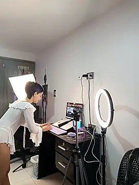 Snapshot of LadyAvalon chatting on February 22, 8:29 pm LadyAvalon online show from February 22, 8:29 pm