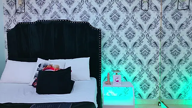 SaaraBrown online show from November 22, 4:17 pm