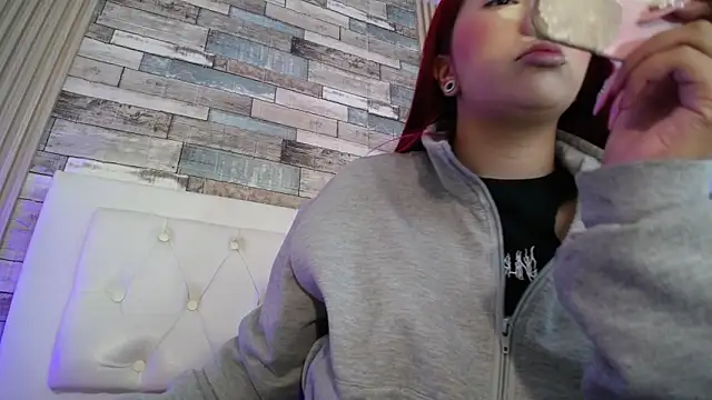 Snapshot of Mia_Rinn chatting on January 15, 12:47 pm Mia Rinn online show from January 15, 12:47 pm
