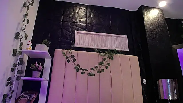 Snapshot of Mia_Rinn chatting on January 22, 4:02 pm Mia Rinn online show from January 22, 4:02 pm