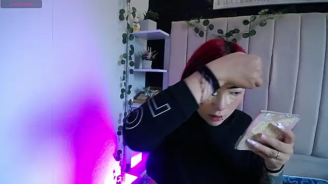 Snapshot of Mia_Rinn chatting on January 24, 1:47 pm Mia Rinn online show from January 24, 1:47 pm