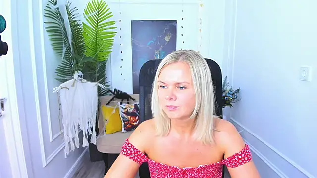 AgathaKlouin online show from October 19, 7:14 pm