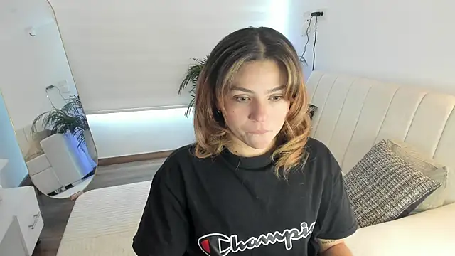 Snapshot of Ori_valentina chatting on July 27, 7:10 pm Ori valentina online show from July 27, 7:10 pm