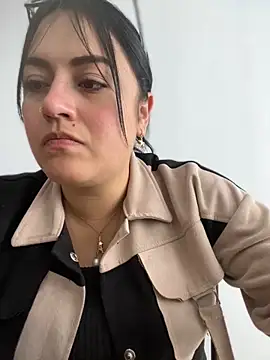 Snapshot of Lesly_10- chatting on April 28, 6:35 pm Lesly 10- online show from April 28, 6:35 pm