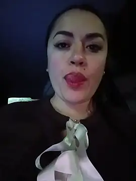Snapshot of Lesly_10- chatting on May 15, 2:07 am Lesly 10- online show from May 15, 2:07 am