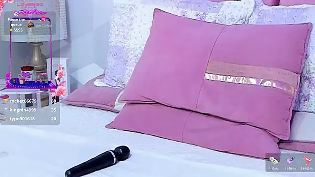 Snapshot of KylieMonnett chatting on January 8, 6:20 am KylieMonnett online show from January 8, 6:20 am