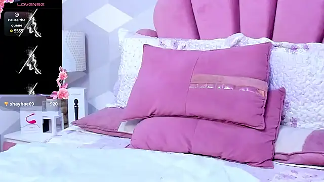 Snapshot of KylieMonnett chatting on January 22, 7:25 am KylieMonnett online show from January 22, 7:25 am