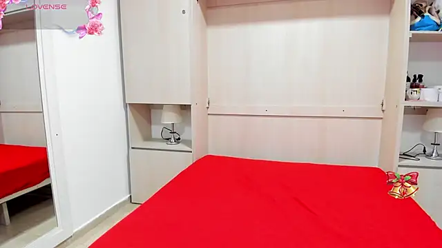 EmilyyStuart online show from January 29, 3:33 am