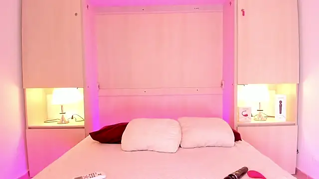 EmilyyStuart online show from March 6, 3:35 am