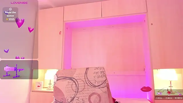 EmilyyStuart online show from March 8, 7:05 am