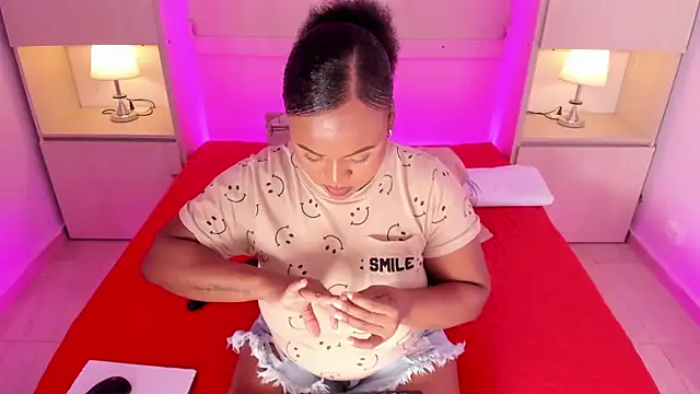 EmilyyStuart online show from March 29, 4:12 am