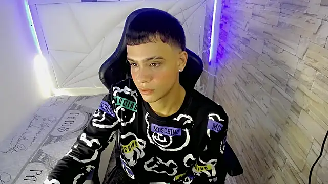 zacariasss  online show from December 2, 8:44 pm