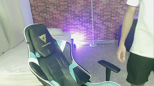 zacariasss  online show from September 9, 4:01 am