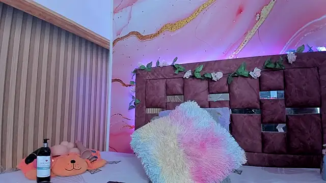 melody paris online show from March 7, 10:45 am