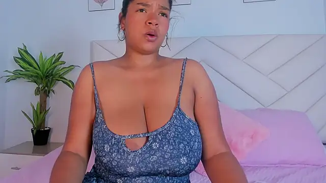 Snapshot of Brianna_bigboobs chatting on January 3, 11:03 am Brianna bigboobs online show from January 3, 11:03 am