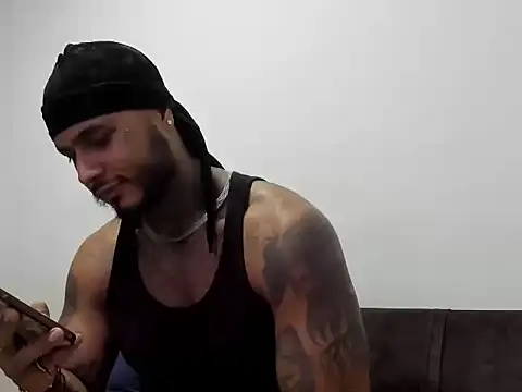 Snapshot of Exotic_tatto27121 chatting on June 2, 2:35 am Exotic tatto27121 online show from June 2, 2:35 am