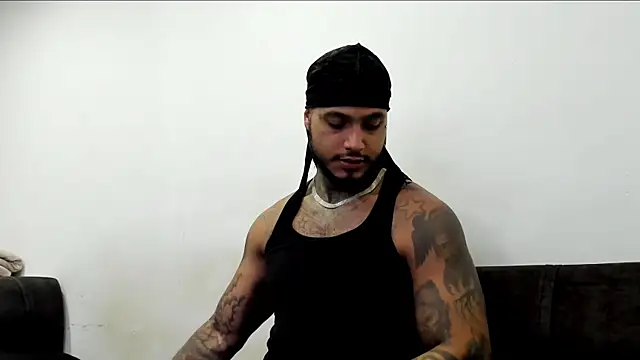 Snapshot of Exotic_tatto27121 chatting on June 6, 2:38 am Exotic tatto27121 online show from June 6, 2:38 am
