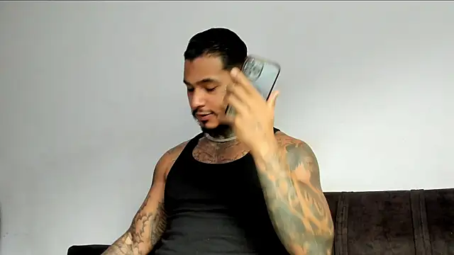 Snapshot of Exotic_tatto27121 chatting on June 7, 8:56 pm Exotic tatto27121 online show from June 7, 8:56 pm