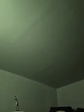 Snapshot of SluttyLyfe4L chatting on March 5, 1:23 am SluttyLyfe4L online show from March 5, 1:23 am