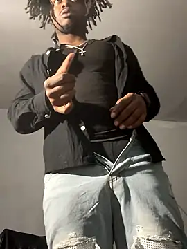 Snapshot of SluttyLyfe4L chatting on March 16, 6:45 pm SluttyLyfe4L online show from March 16, 6:45 pm